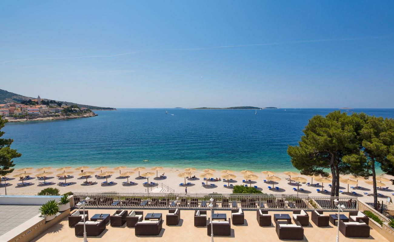 Photo de Plage de Velika Raduca avec caillou fin clair de surface