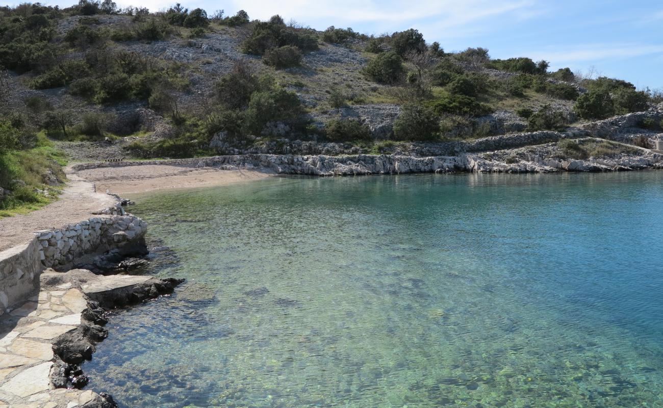 Photo de Zecevo wild beach avec galets beige de surface