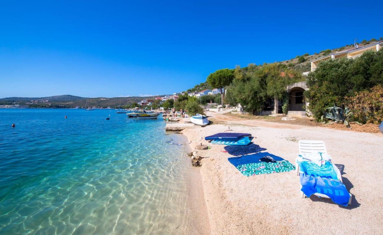 Photo de Zatoglav beach avec caillou fin clair de surface