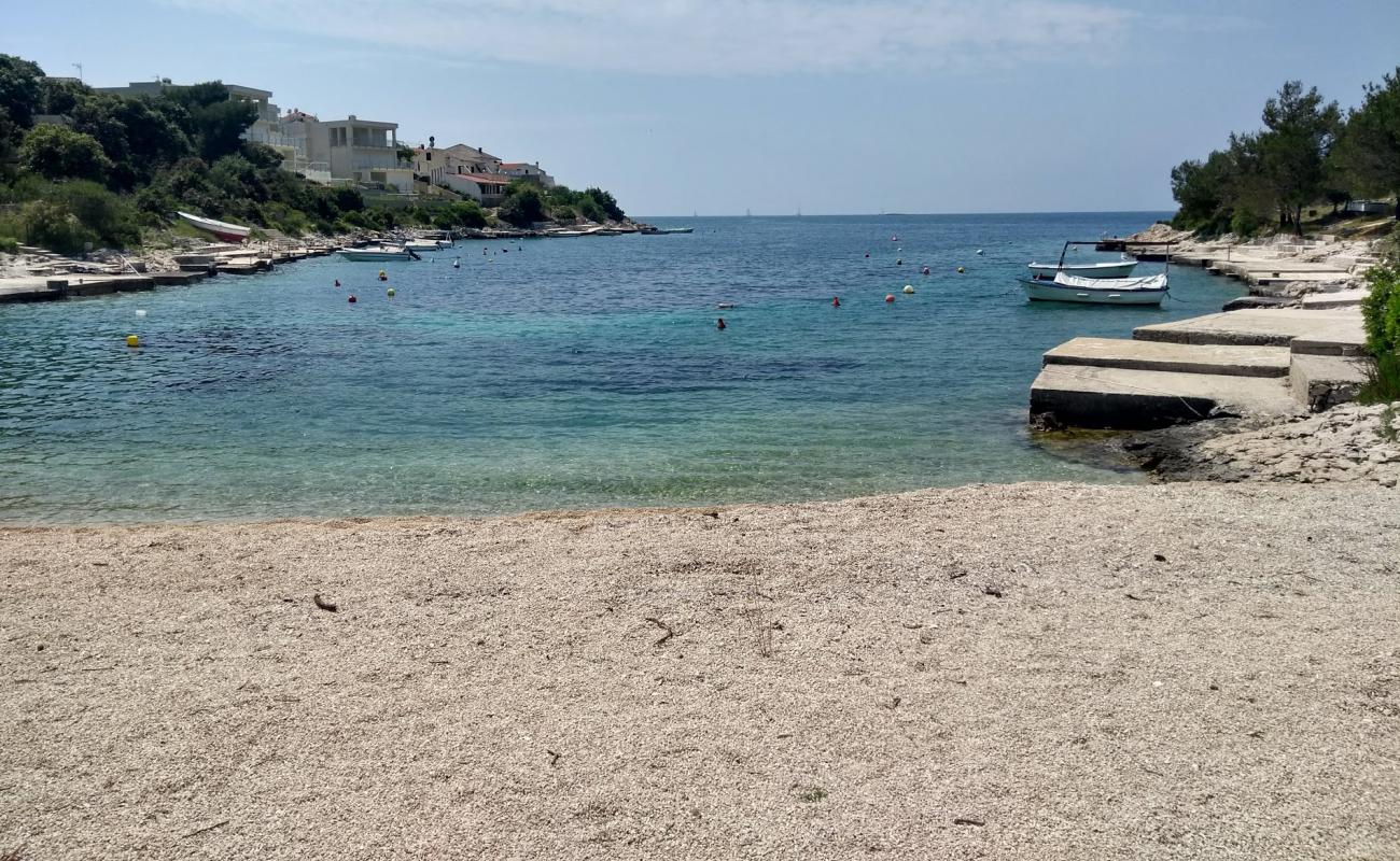 Photo de Kanica beach avec petits galets beige de surface