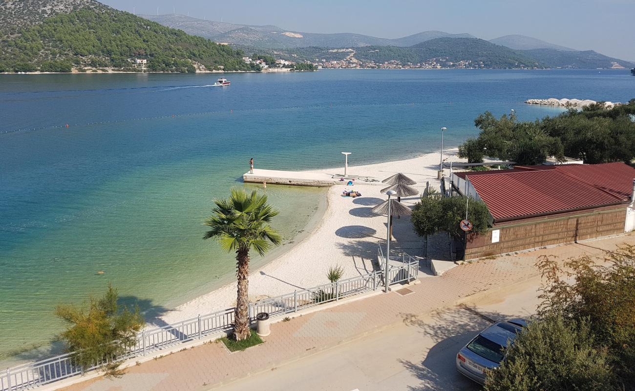 Photo de Plaza Tunjara avec petits galets beige de surface