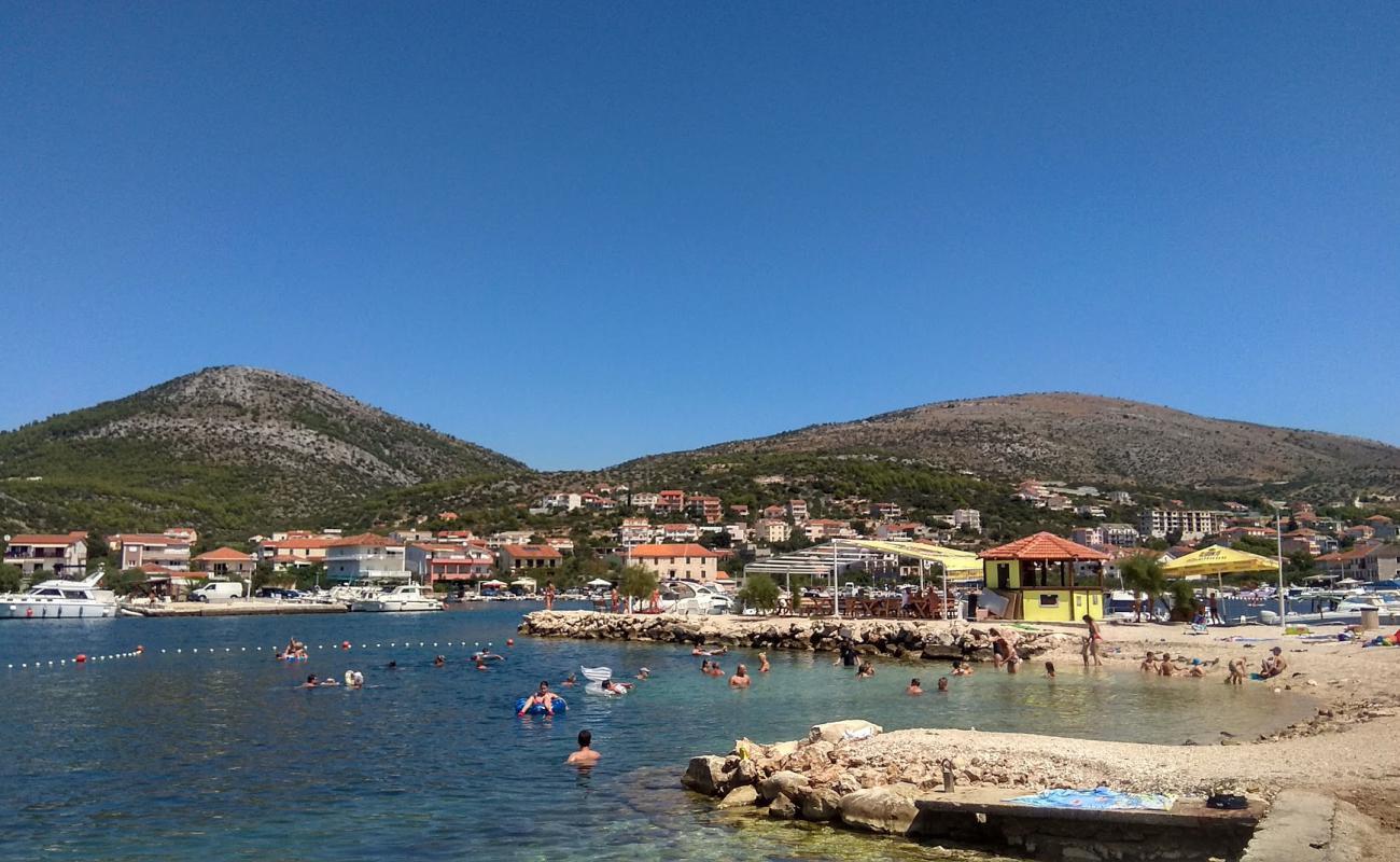 Photo de Plaza Vranjica avec caillou fin clair de surface