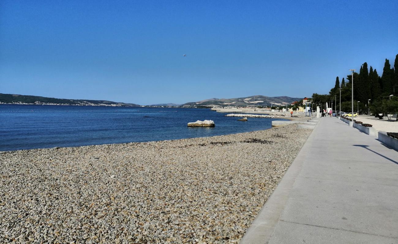 Photo de Ostrog beach avec caillou clair de surface