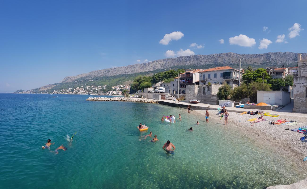 Photo de Plage de Dugi Rat II avec caillou fin clair de surface