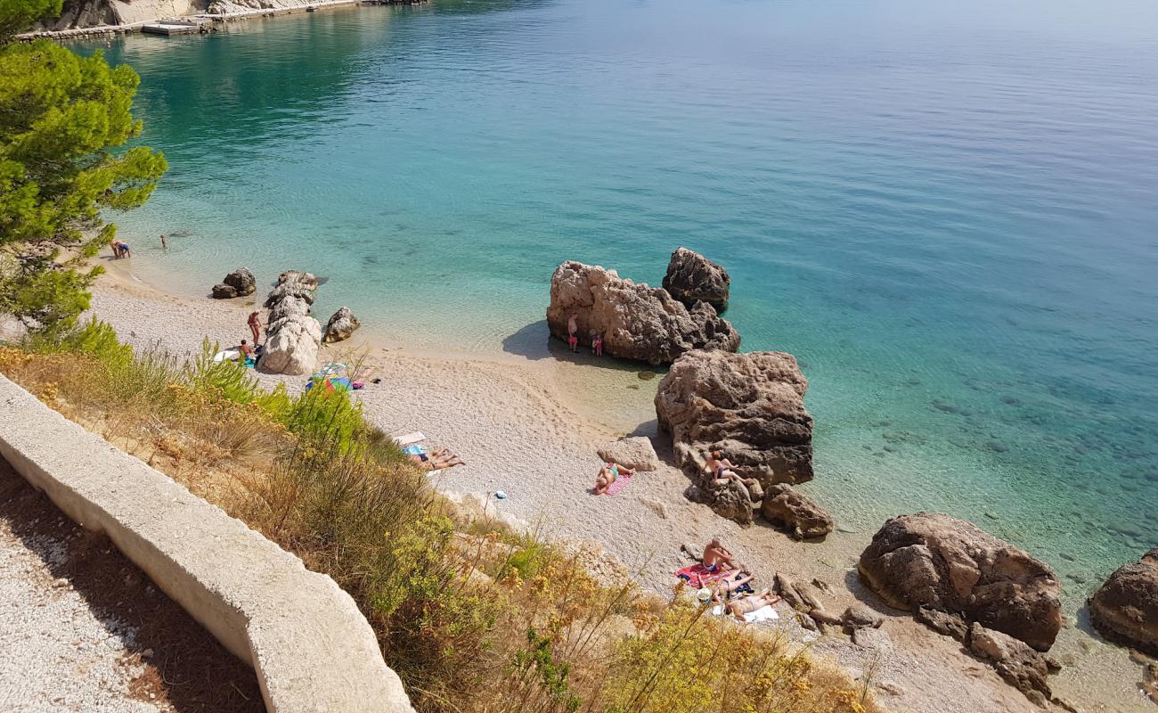 Photo de Kutlesa beach avec caillou clair de surface