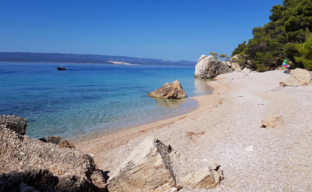 Photo de Hidden beach avec galets beige de surface