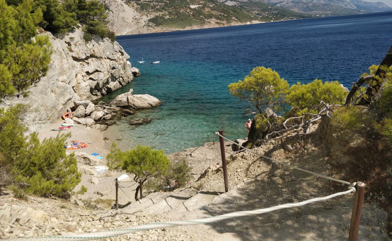 Photo de Vruje beach avec caillou clair de surface