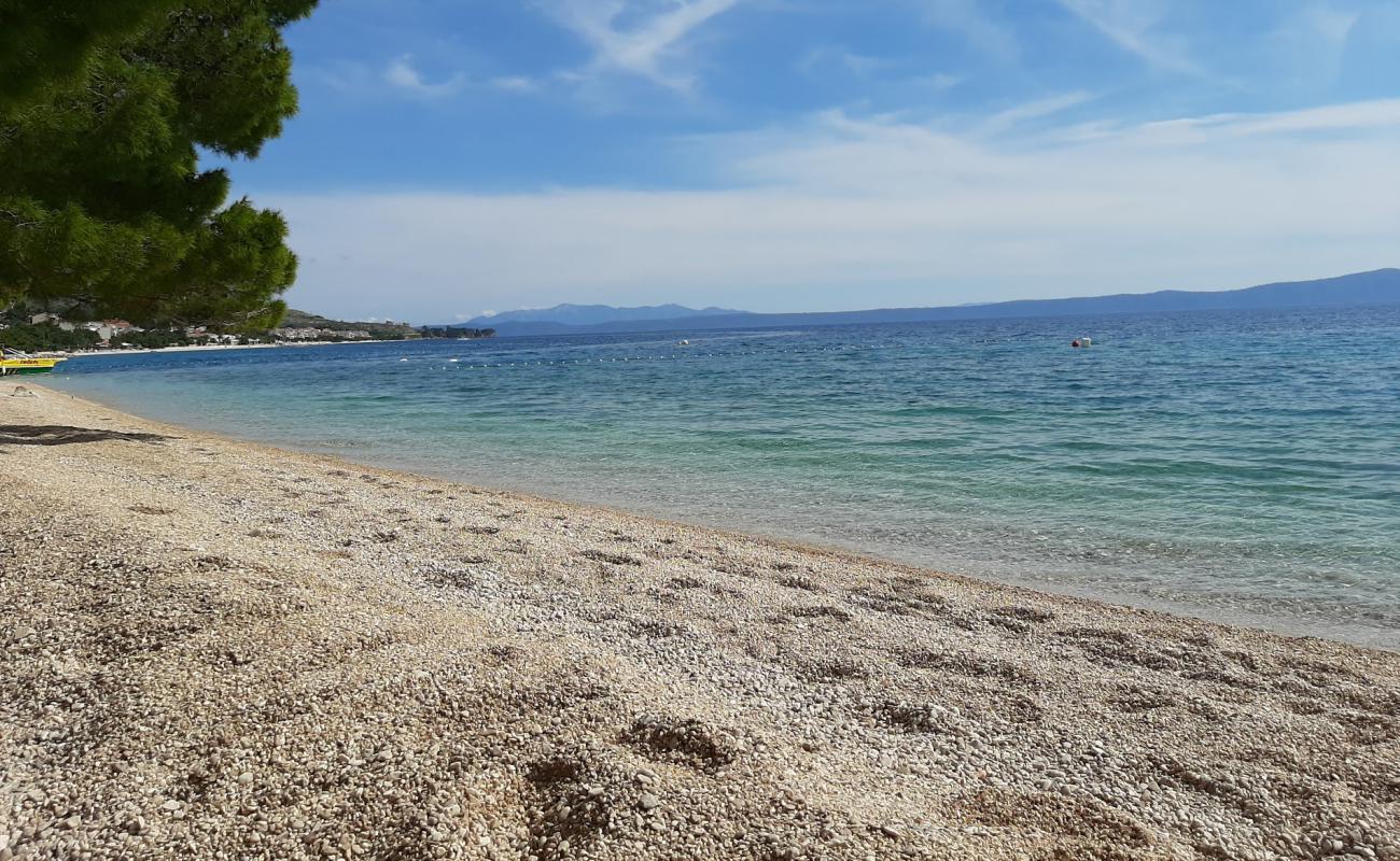 Photo de Plage de Slatina avec petits galets beige de surface