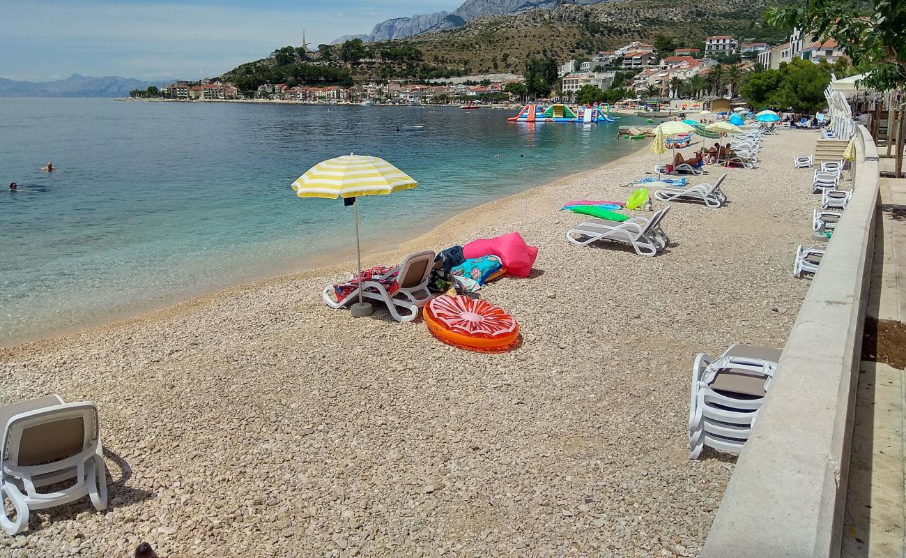 Photo de Plage de Podgora avec caillou fin clair de surface