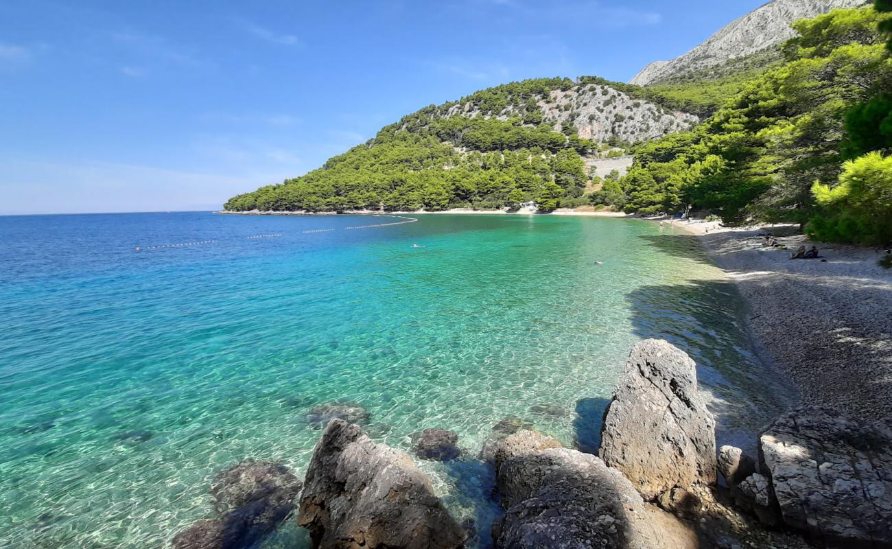 Photo de Plage de Duba avec caillou fin clair de surface