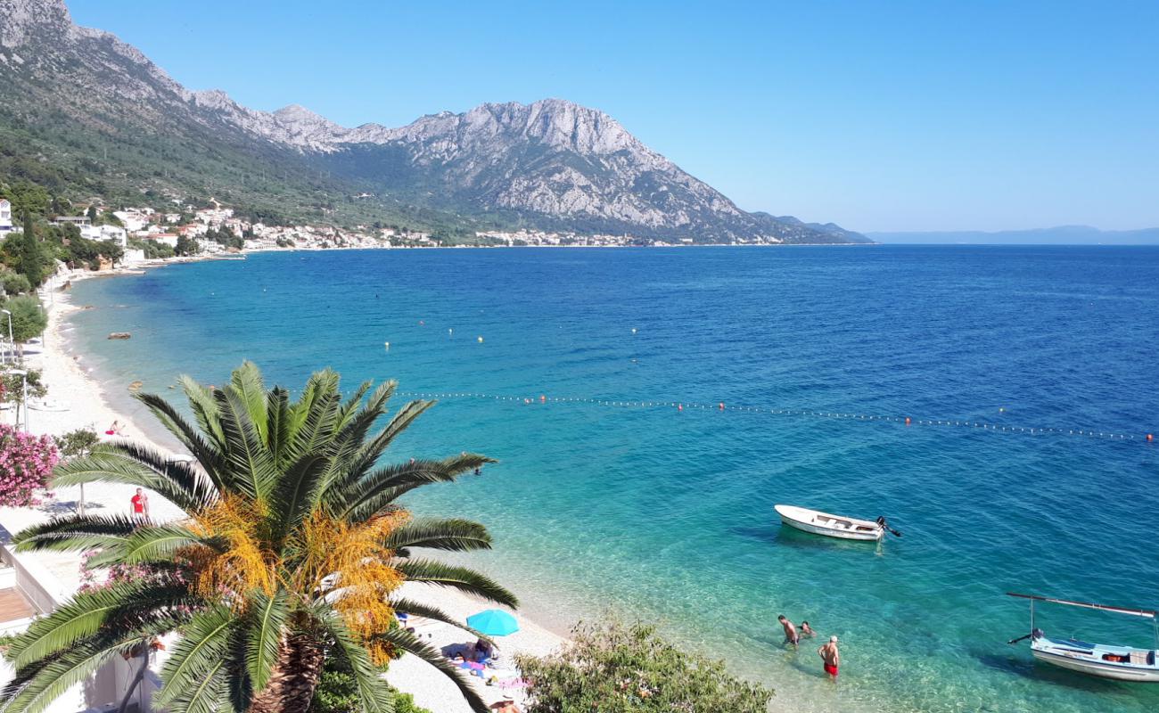 Photo de Ravanje beach avec caillou fin clair de surface