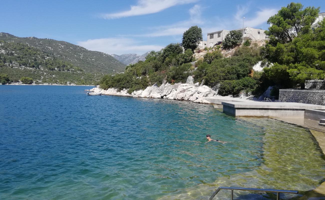 Photo de Ploce beach avec béton de surface