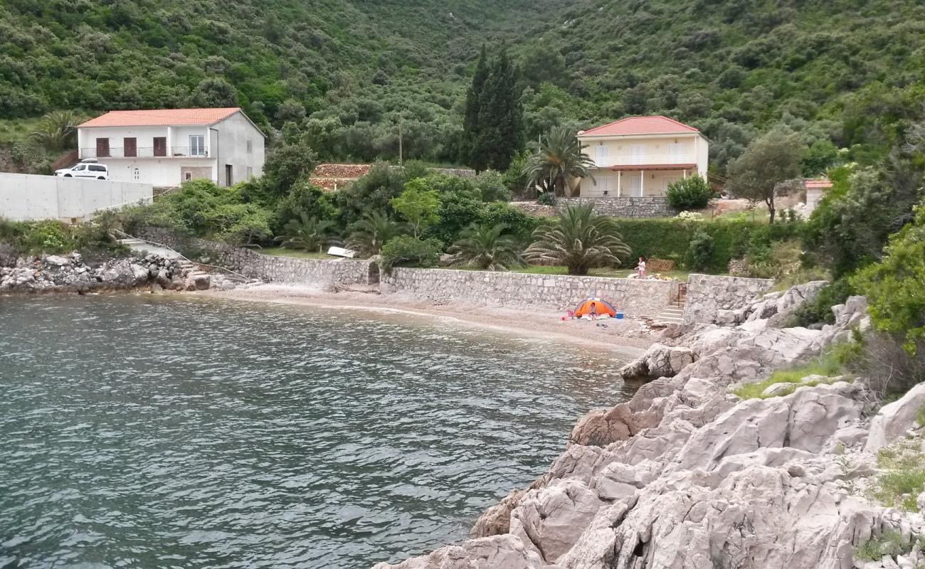 Photo de Belecica beach avec caillou fin clair de surface