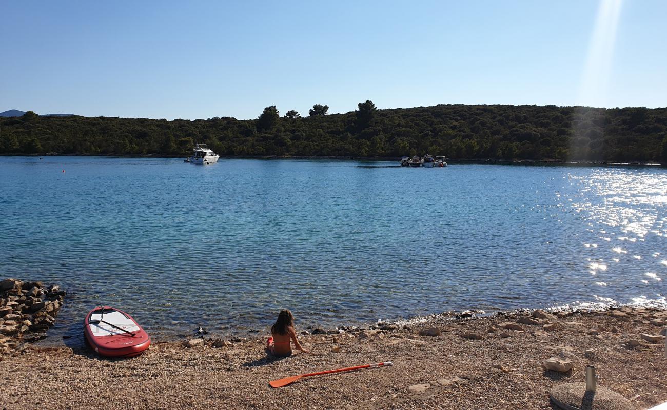 Photo de Bili beach avec roches de surface