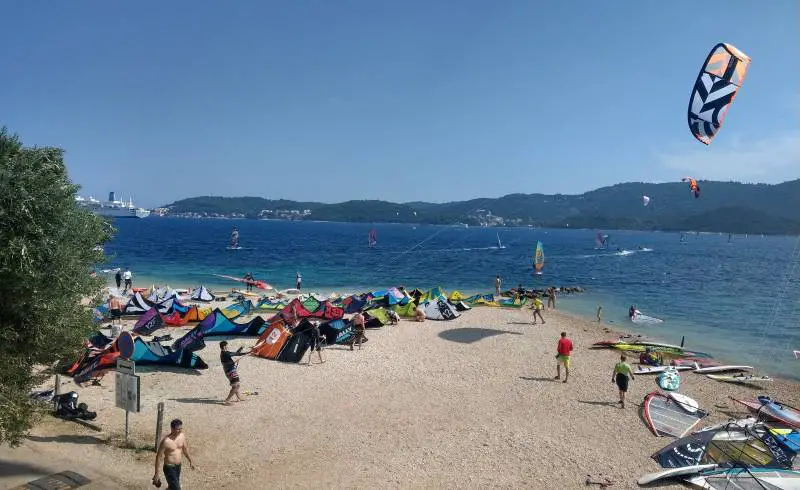 Photo de Viganj III beach avec caillou fin clair de surface