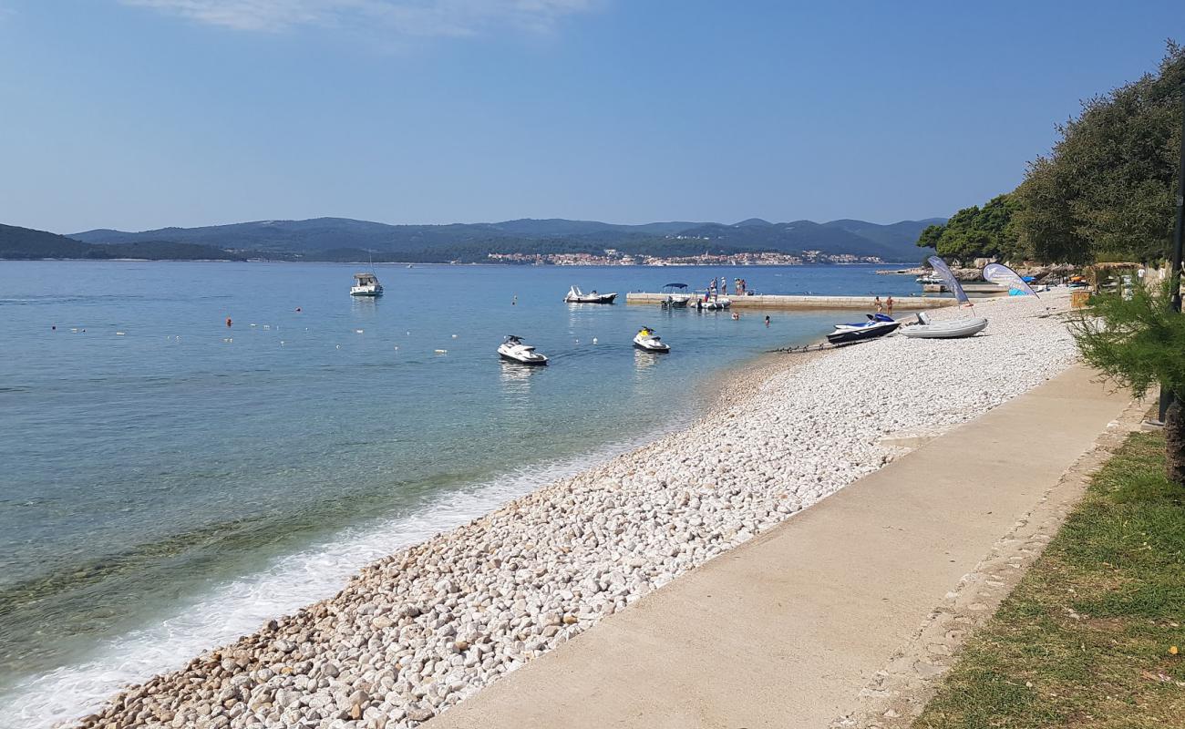 Photo de Plaza Perna II avec caillou clair de surface