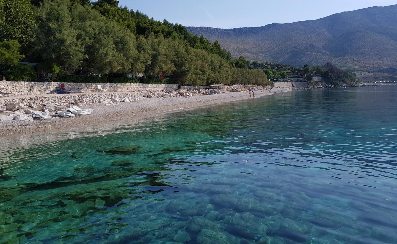 Photo de Trstenica II beach avec caillou fin gris de surface