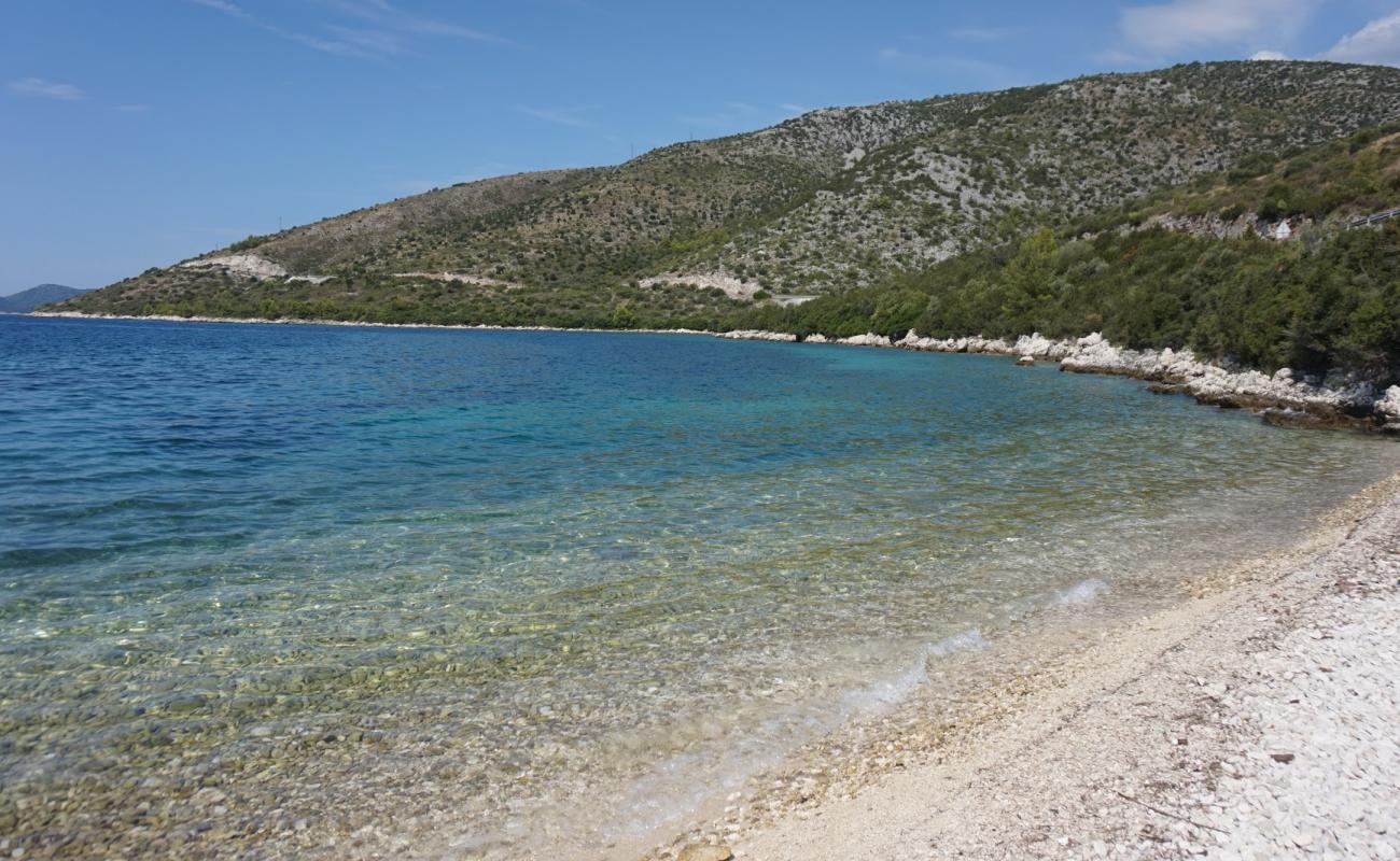 Photo de Budima beach avec caillou clair de surface