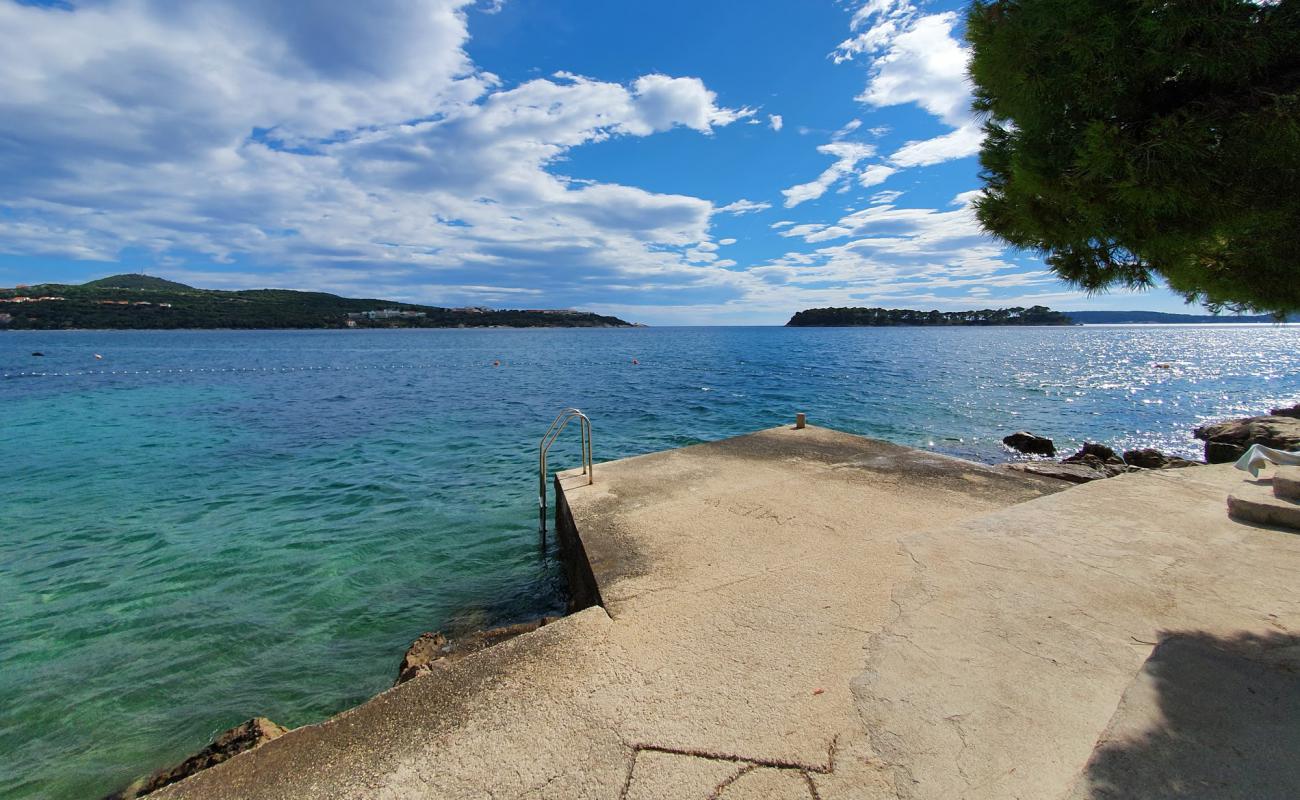 Photo de Lozica beach avec béton de surface