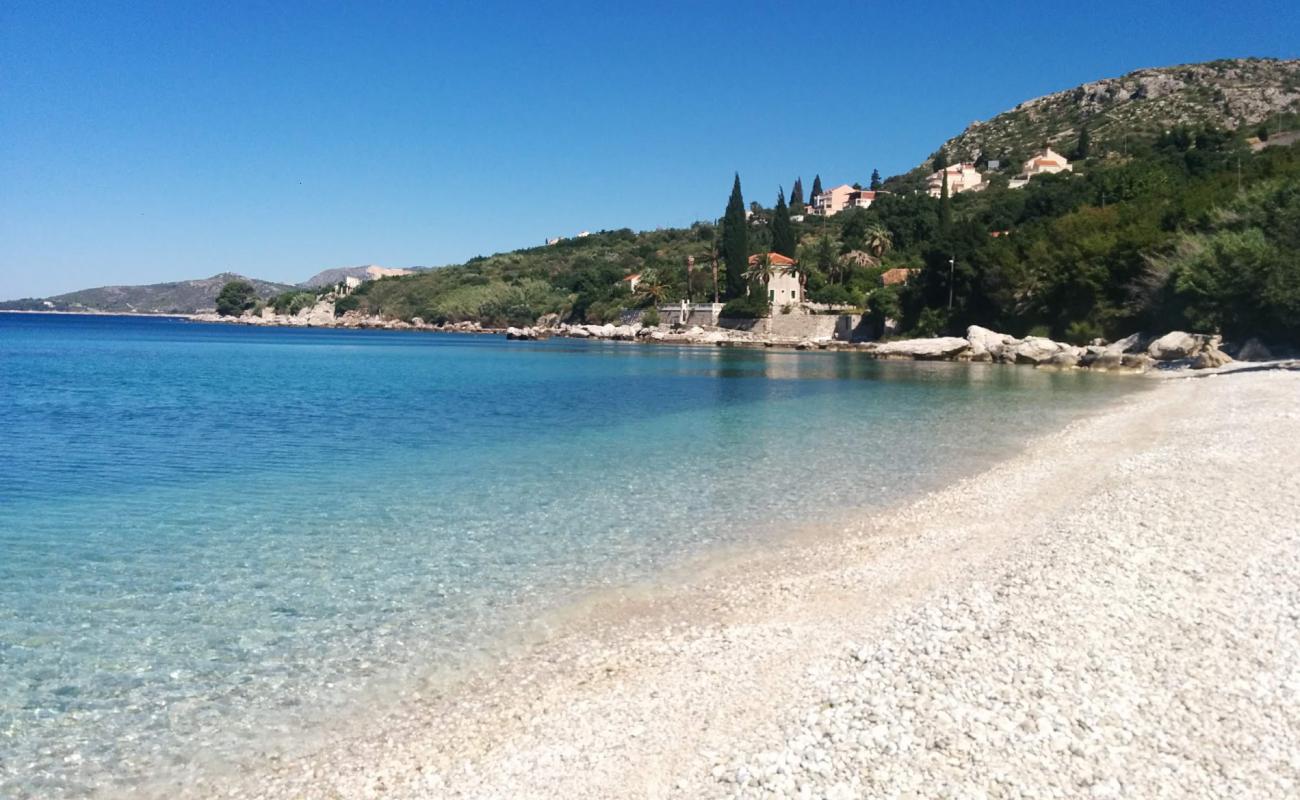 Photo de Plat beach avec galets beige de surface
