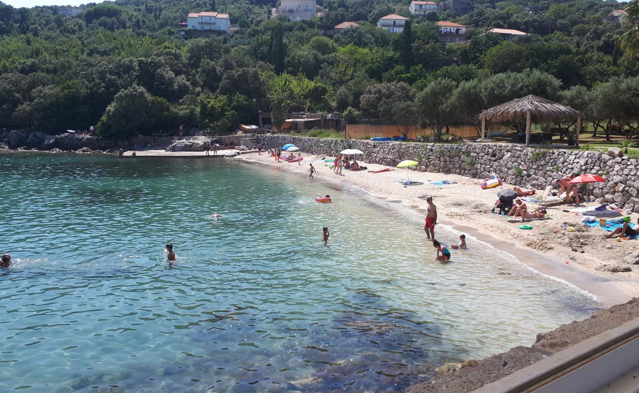 Photo de Molunat beach avec caillou fin clair de surface