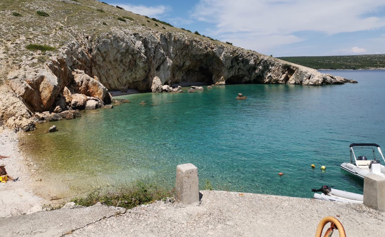 Photo de Koromacna beach avec caillou clair de surface