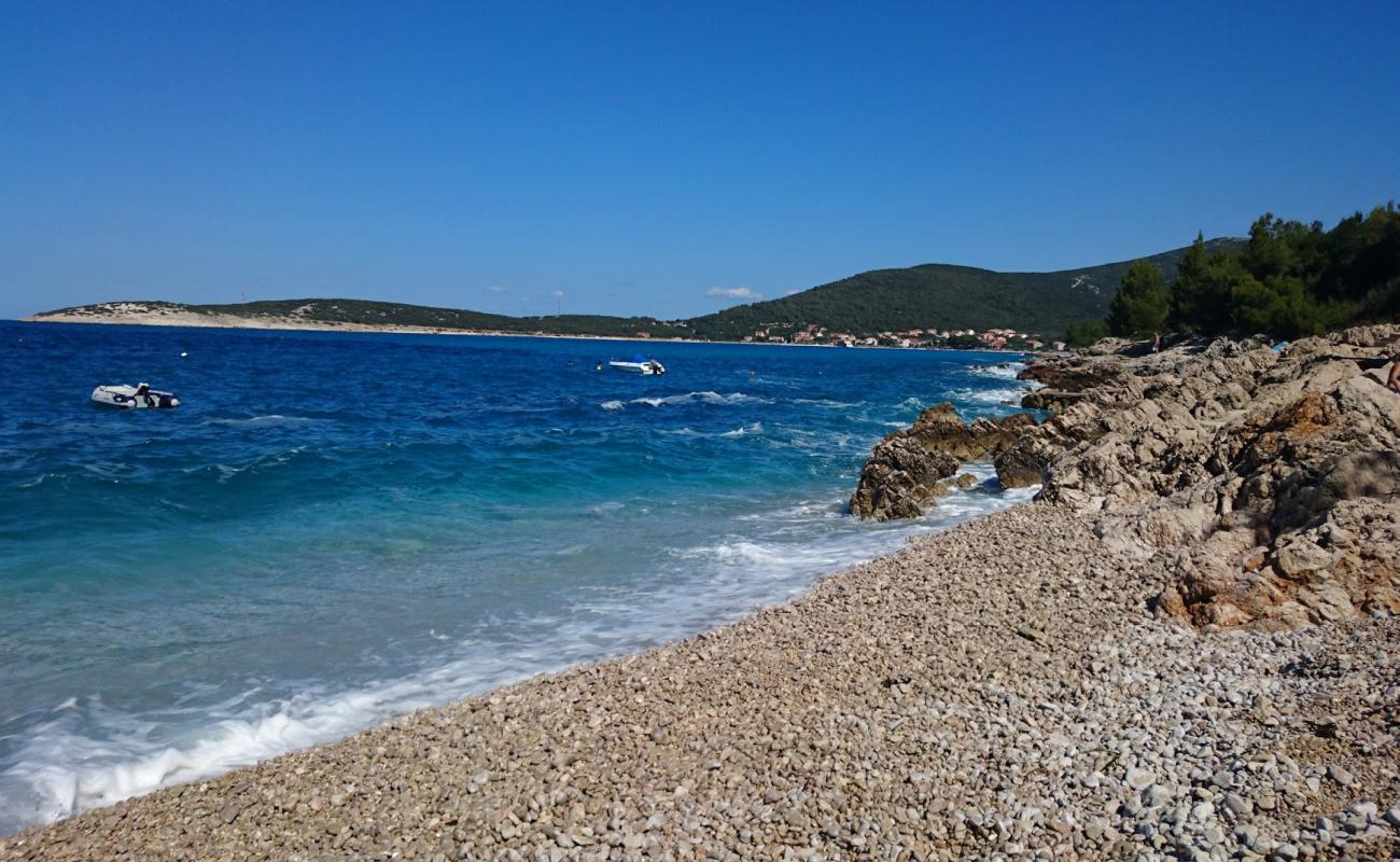 Photo de Gira beach avec galets beige de surface
