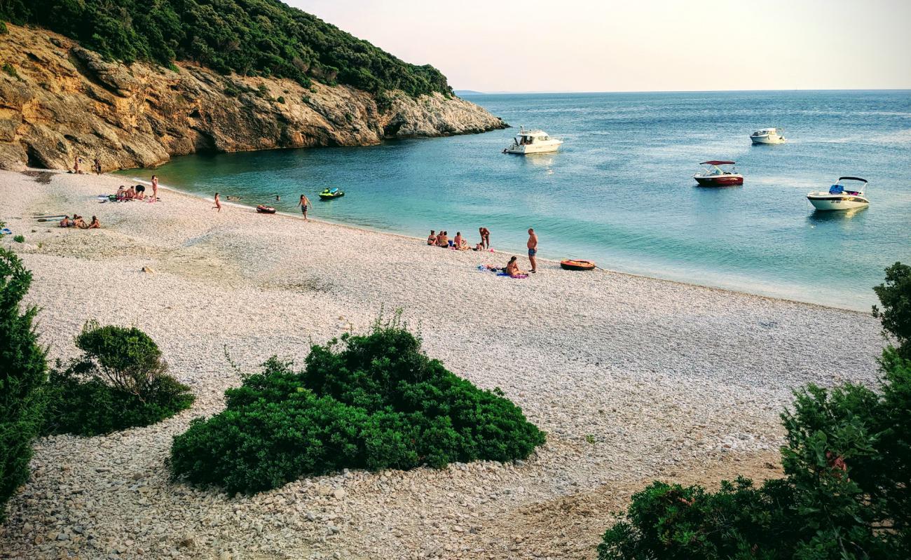 Photo de Blue Cave beach avec caillou fin clair de surface