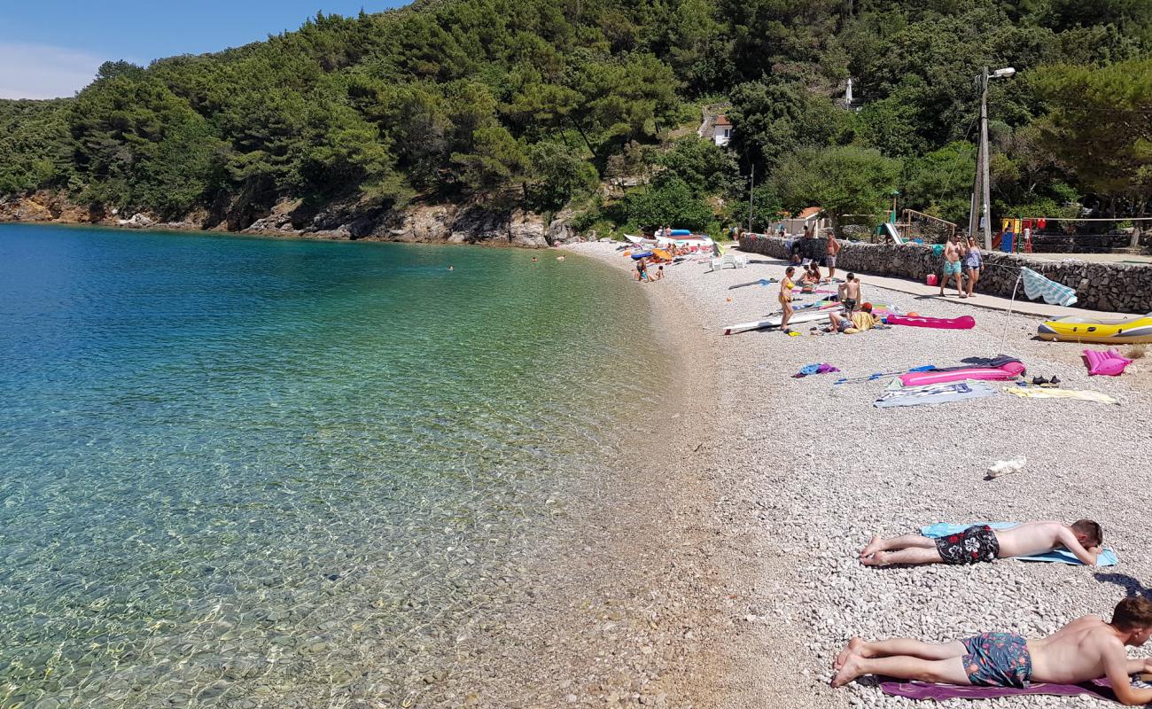 Photo de Zdovica beach avec petits galets beige de surface