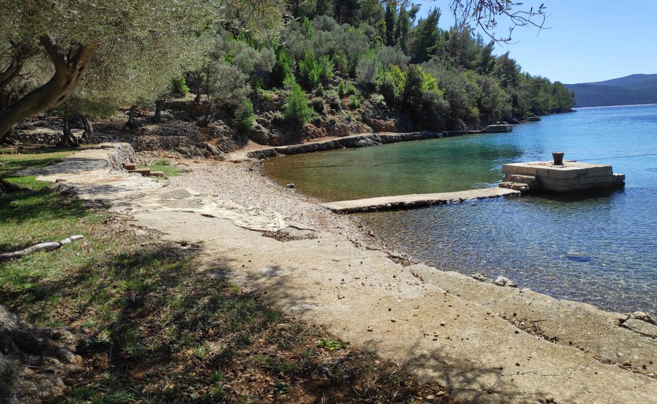 Photo de Nava beach avec caillou fin clair de surface