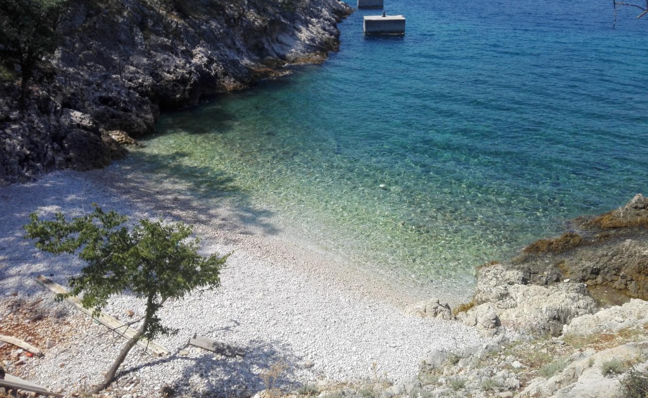 Photo de Porozina beach avec caillou blanc de surface