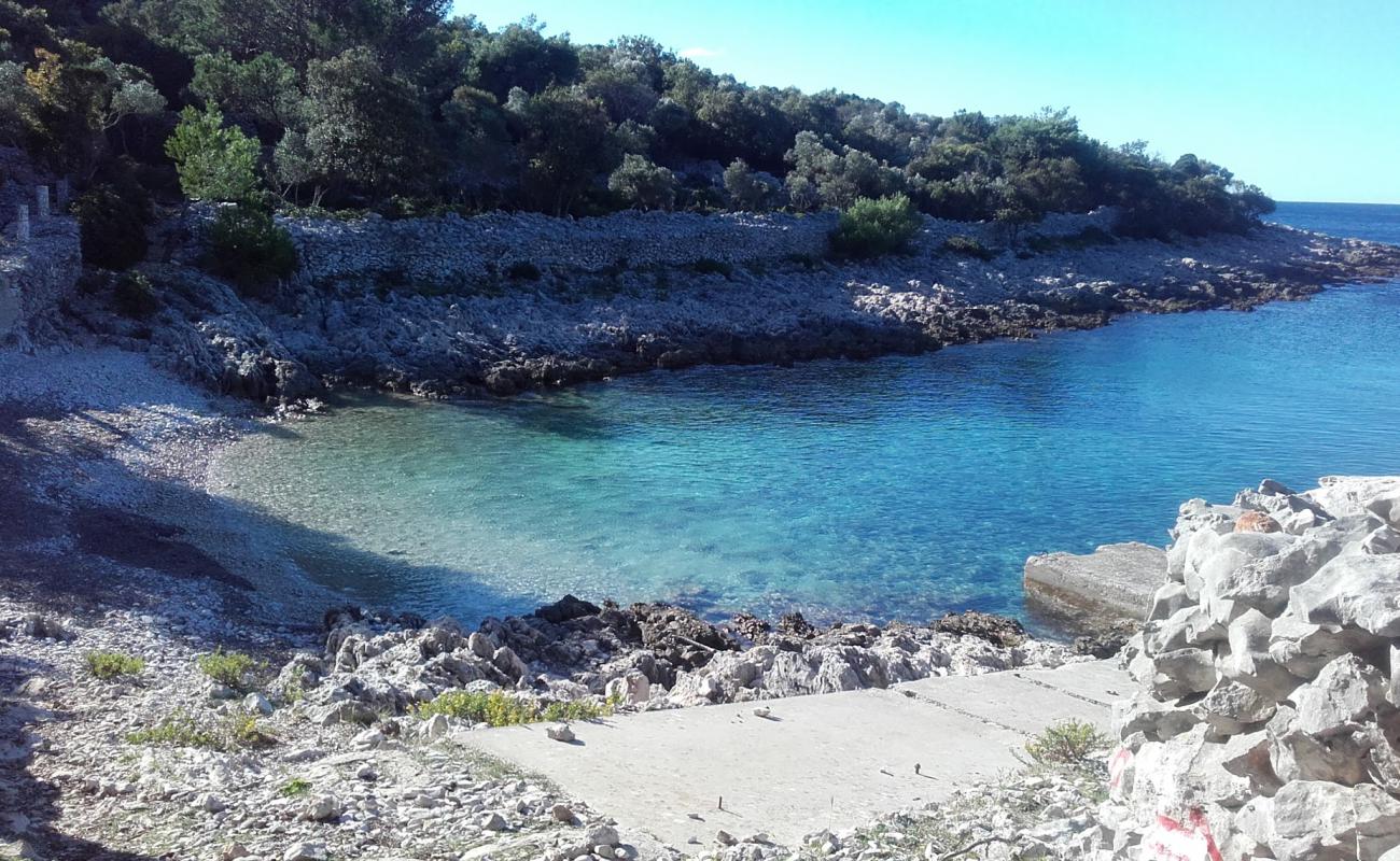 Photo de Vela Draga avec galets beige de surface
