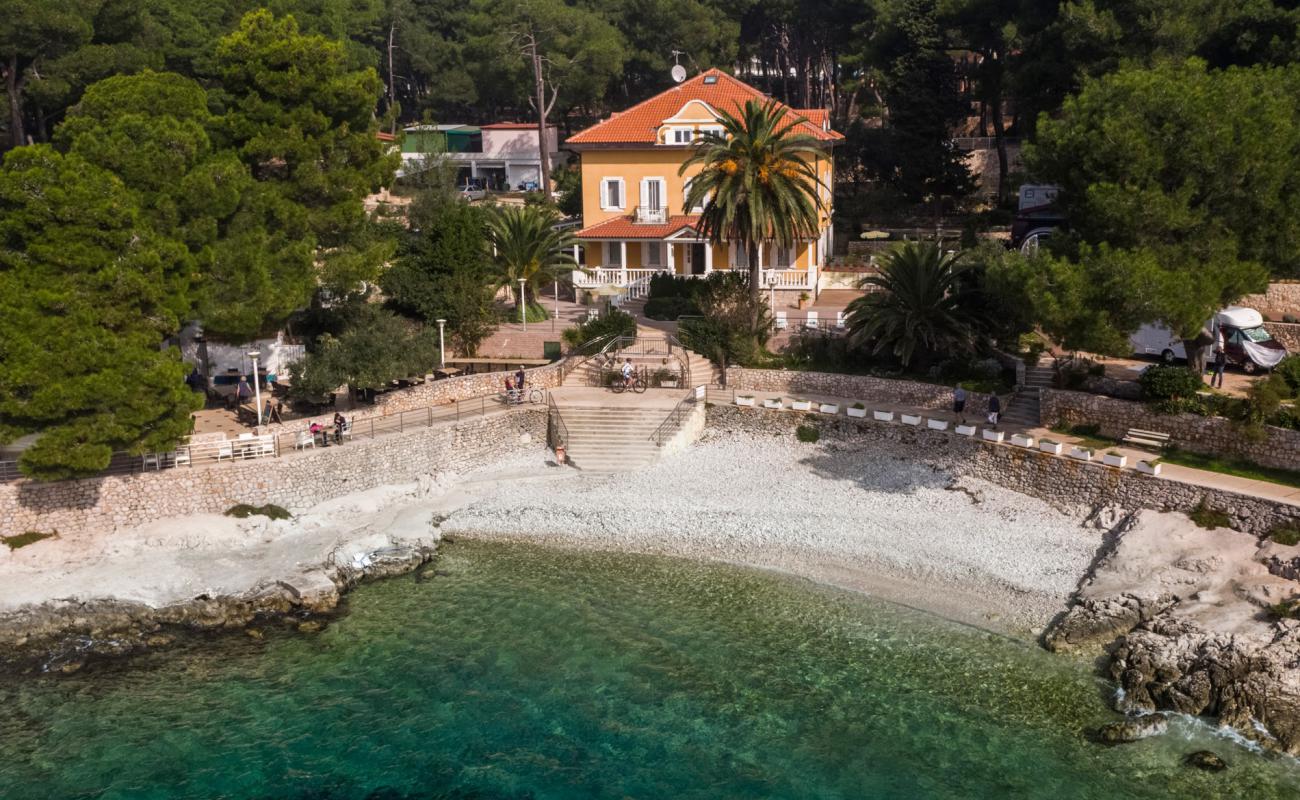 Photo de Mali Losinj avec caillou clair de surface