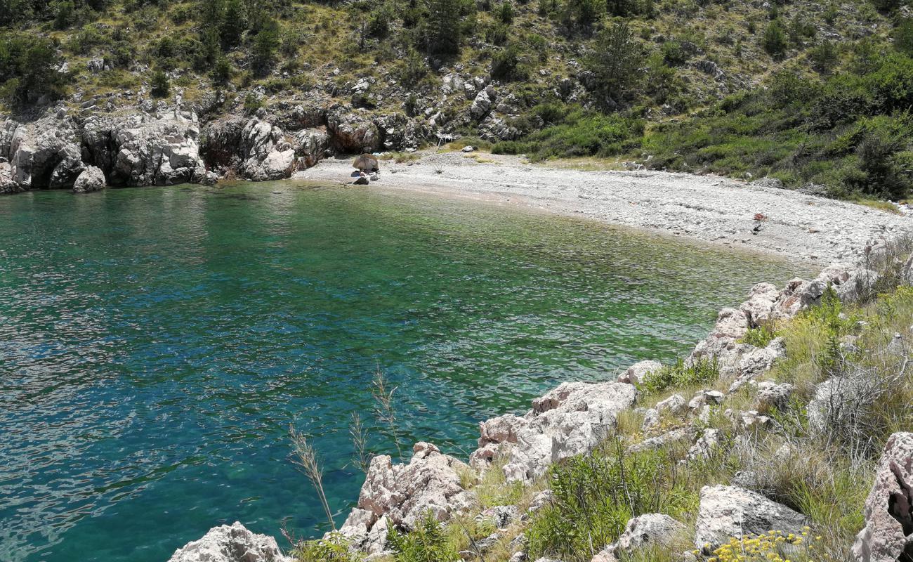 Photo de Supovica beach avec caillou blanc de surface