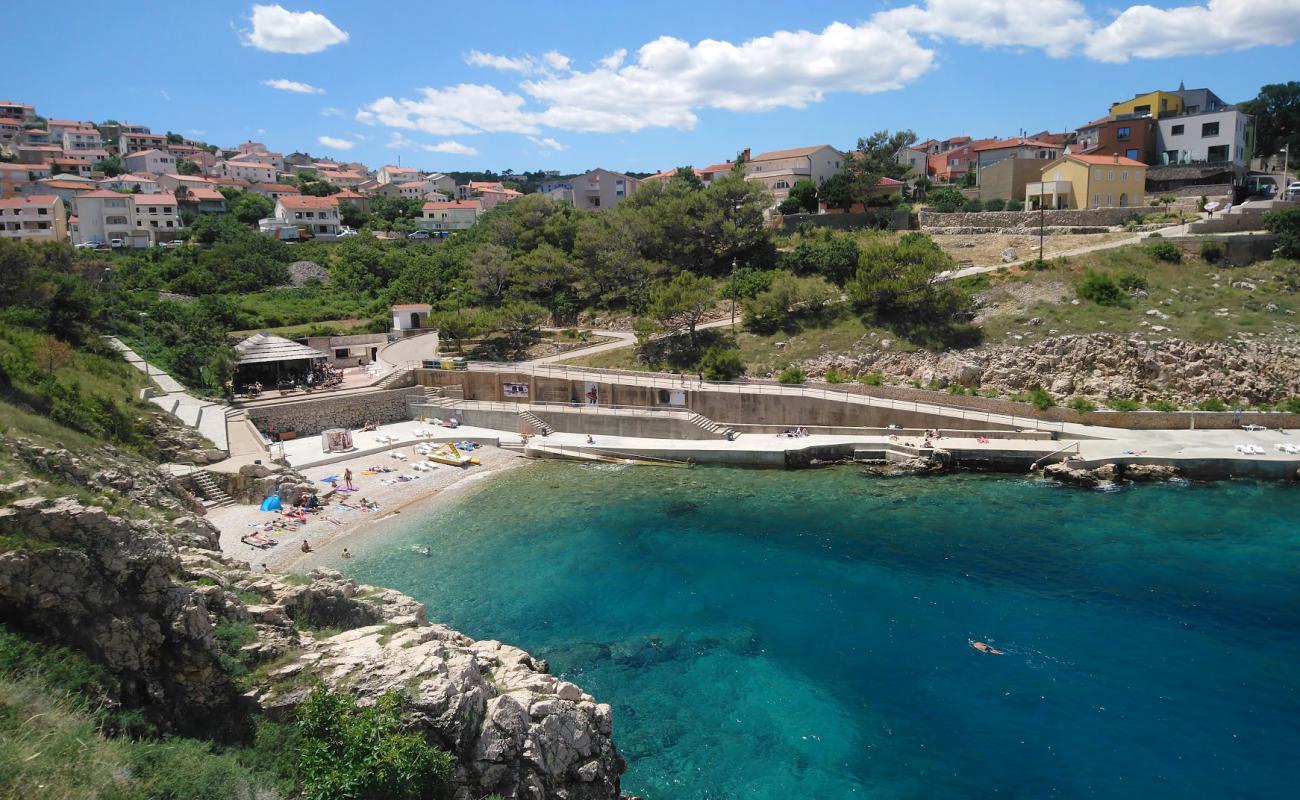 Photo de Vrbnik beach avec sable beige & galets de surface