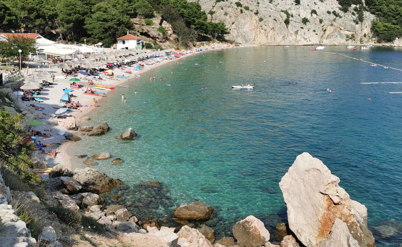 Photo de Plaza Bunculuka avec caillou fin blanc de surface