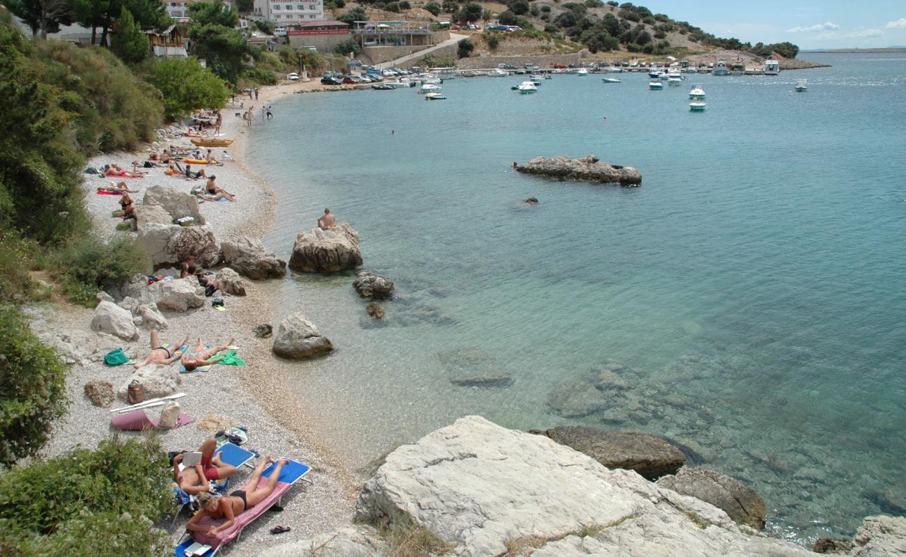 Photo de Stara Baska beach avec caillou blanc de surface