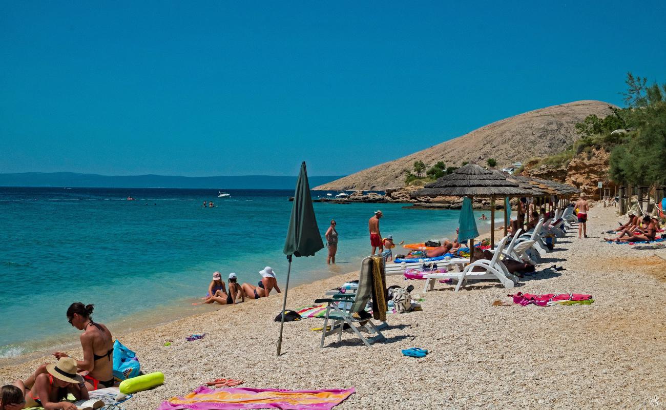 Photo de Skrila beach avec caillou fin blanc de surface