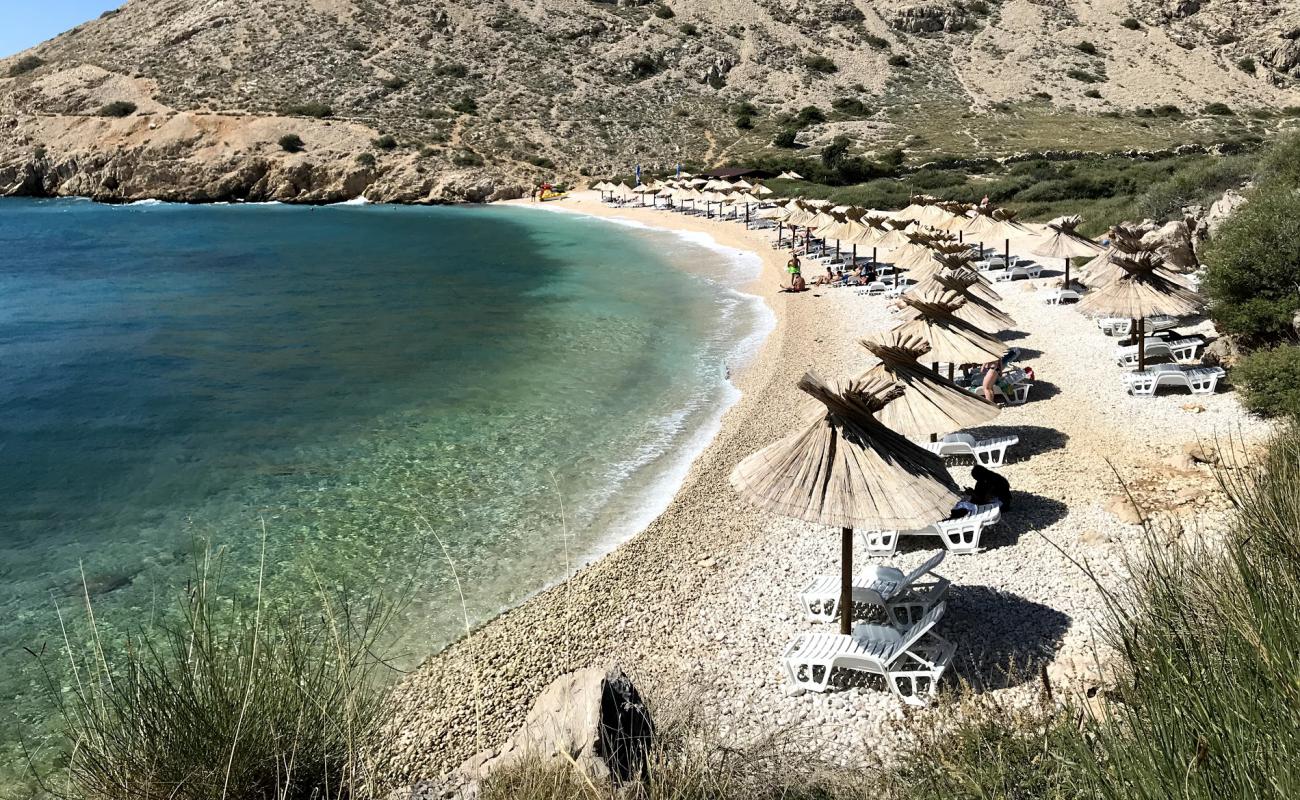 Photo de Plage de la baie d'Oprna avec caillou fin clair de surface