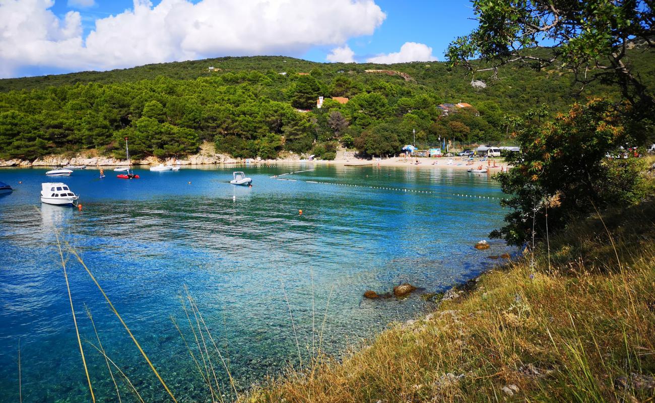 Photo de Konobe beach avec caillou fin clair de surface