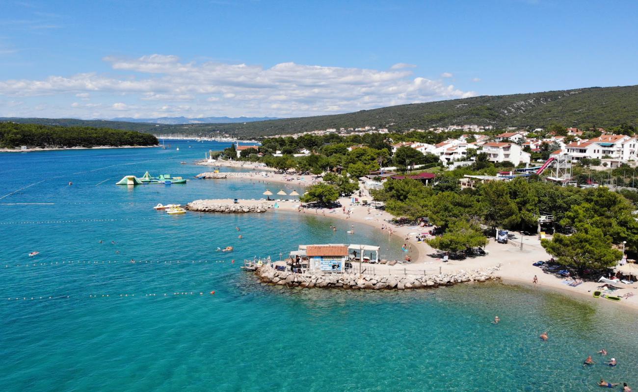 Photo de Punat beach II avec caillou fin clair de surface