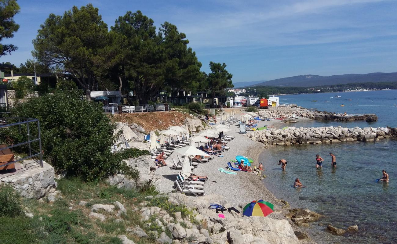 Photo de Karaka beach avec caillou fin clair de surface