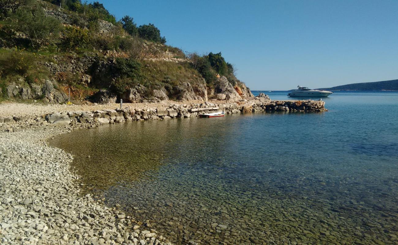 Photo de St. Juraj  beach avec roches de surface