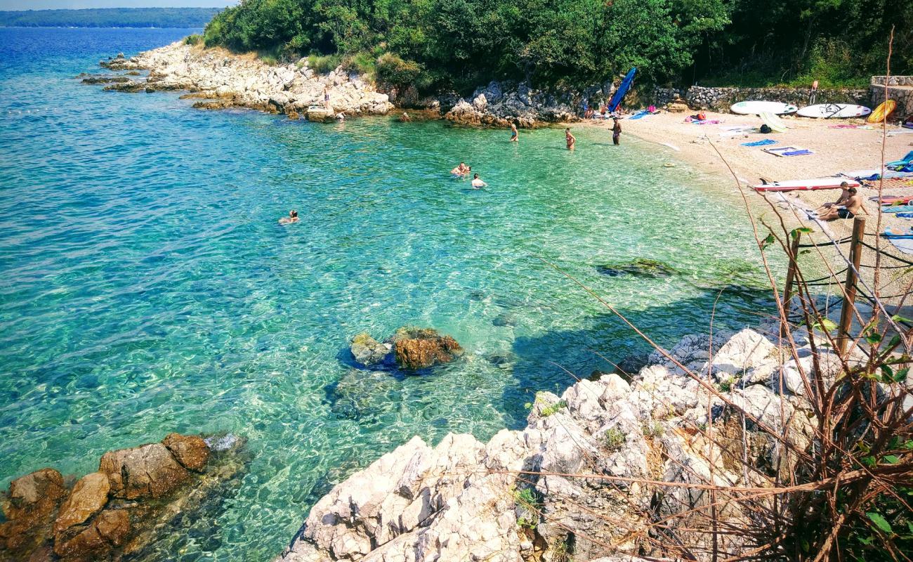 Photo de Glavotok camp beach avec caillou fin clair de surface