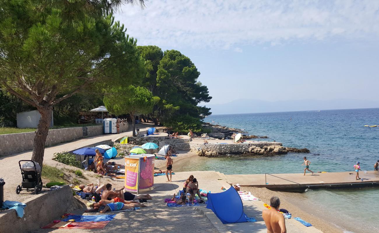 Photo de Uhlic beach avec caillou fin clair de surface