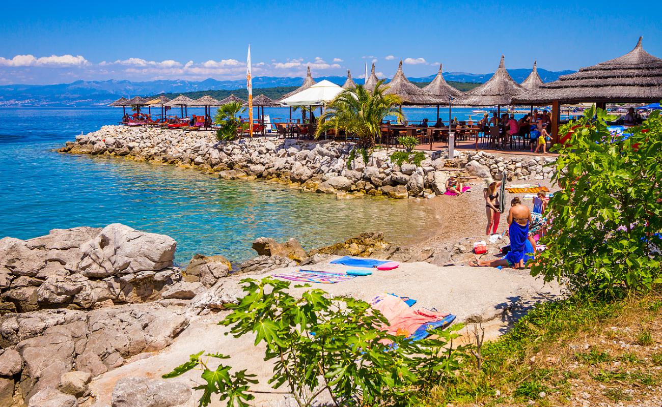 Photo de Plage de Miramare avec caillou fin clair de surface