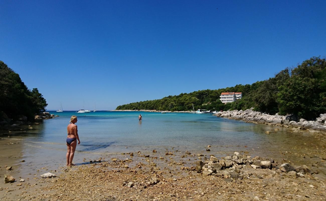 Photo de Gozinka beach avec sable brillant et rochers de surface