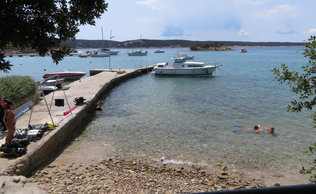Photo de Gonar beach avec sable beige & pierres de surface