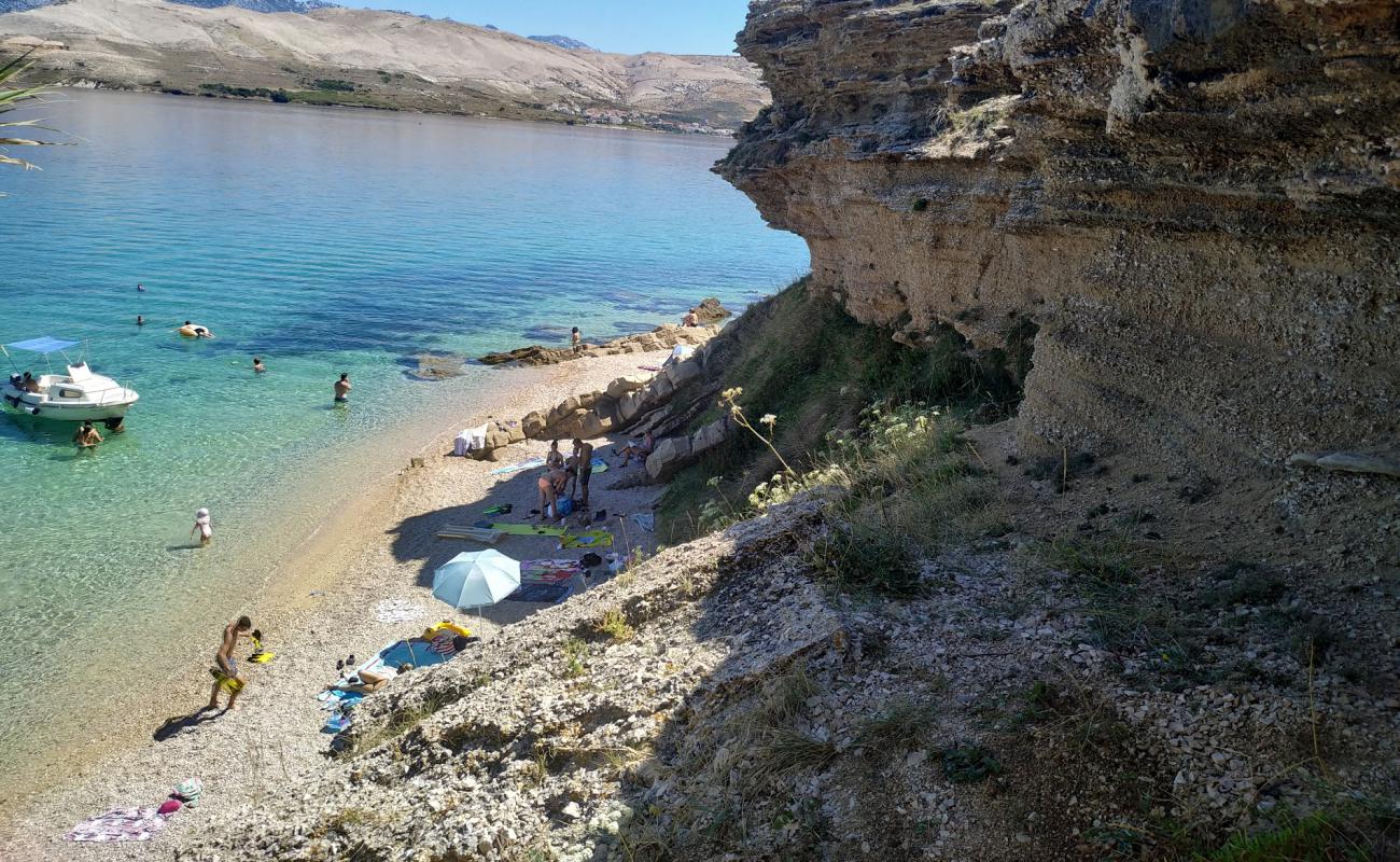 Photo de Pirka beach avec caillou fin clair de surface