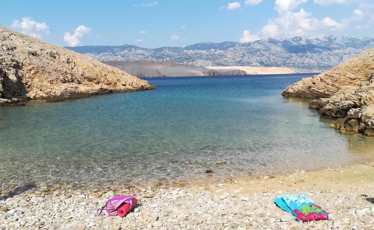 Photo de Eldugott beach avec sable beige & galets de surface